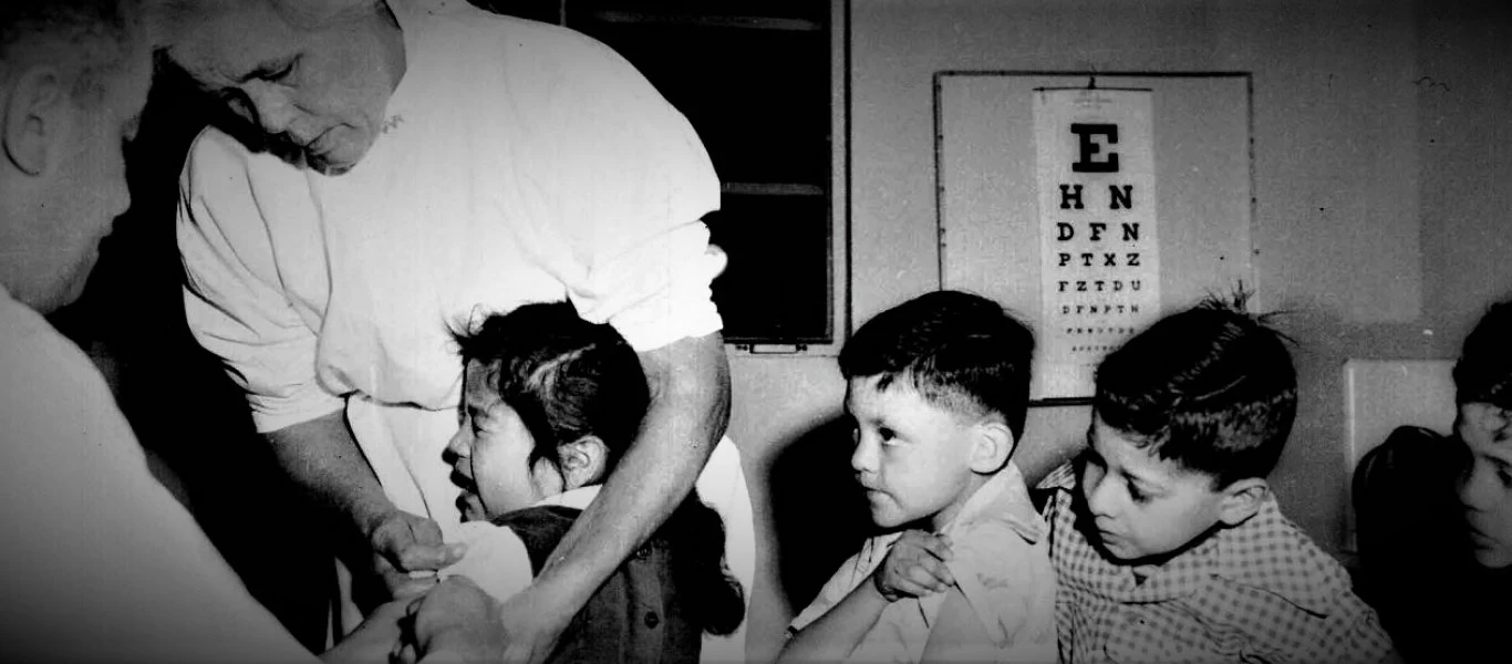 Καθηγητής Φαρμακολογίας Ε.Μανωλόπουλος για εμβόλια κατά Covid-19: «Ένα τεράστιο πείραμα γίνεται σε όλους τους ανθρώπους»